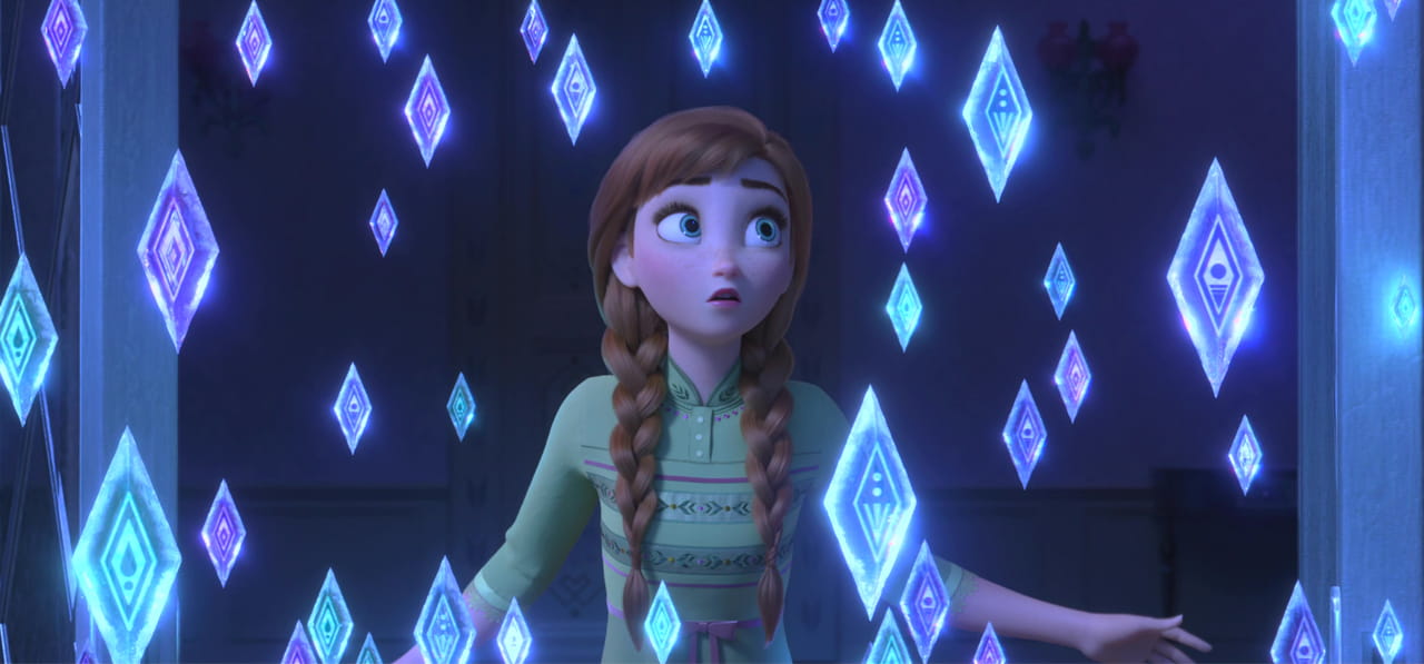 발코니에 서있는 안나